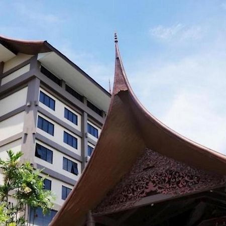 Kyriad Bumiminang Hotel Padang  Eksteriør billede