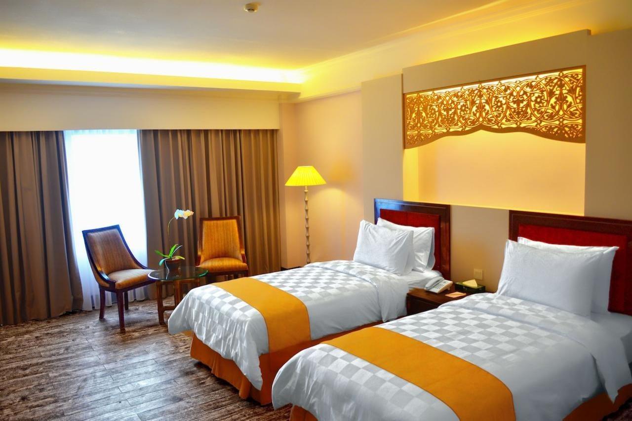 Kyriad Bumiminang Hotel Padang  Eksteriør billede