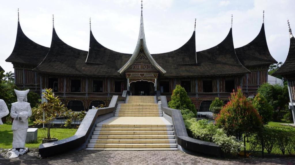 Kyriad Bumiminang Hotel Padang  Eksteriør billede