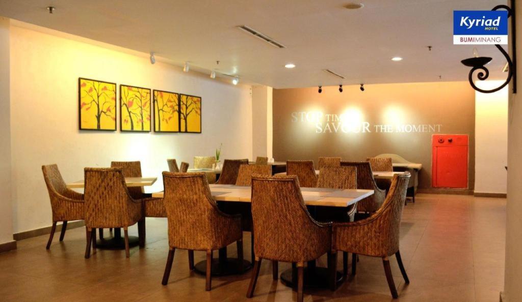 Kyriad Bumiminang Hotel Padang  Eksteriør billede