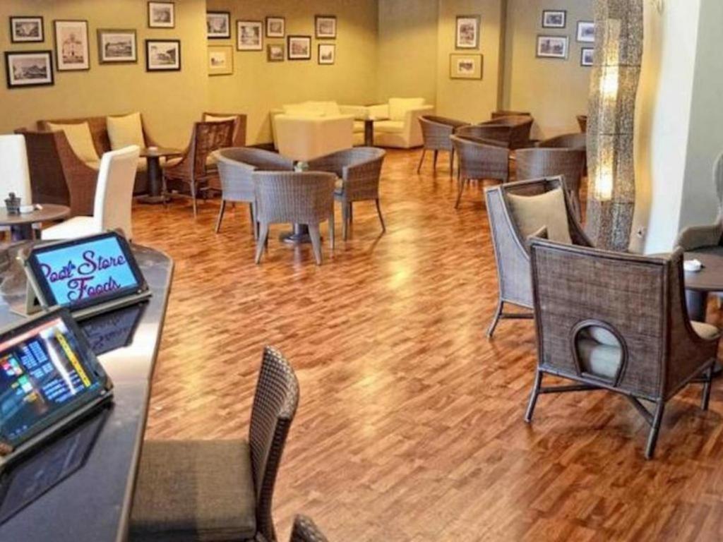 Kyriad Bumiminang Hotel Padang  Eksteriør billede