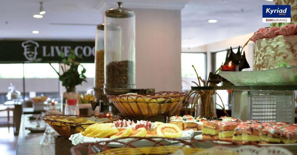 Kyriad Bumiminang Hotel Padang  Eksteriør billede