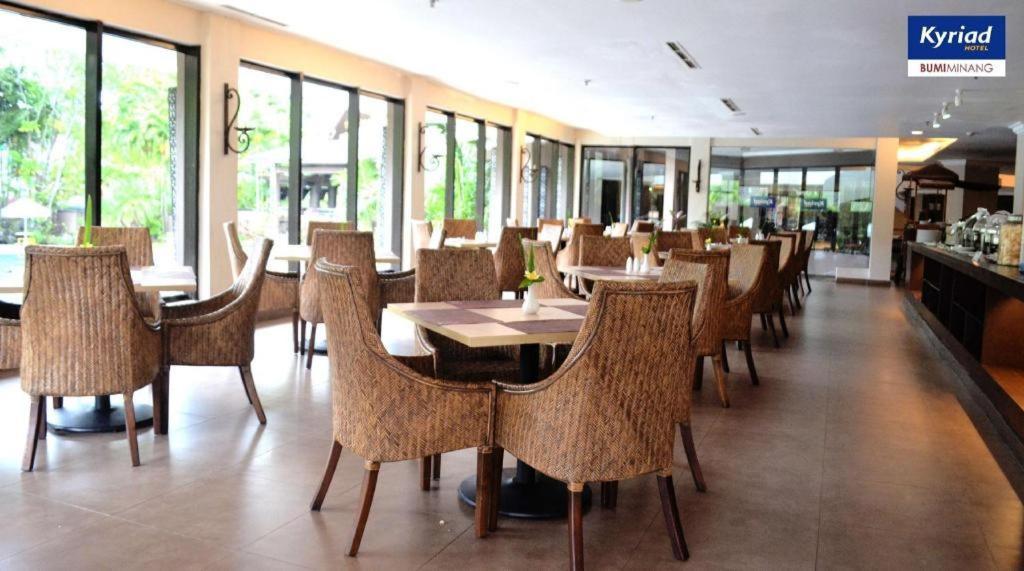 Kyriad Bumiminang Hotel Padang  Eksteriør billede