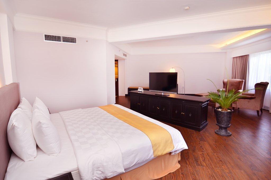 Kyriad Bumiminang Hotel Padang  Eksteriør billede