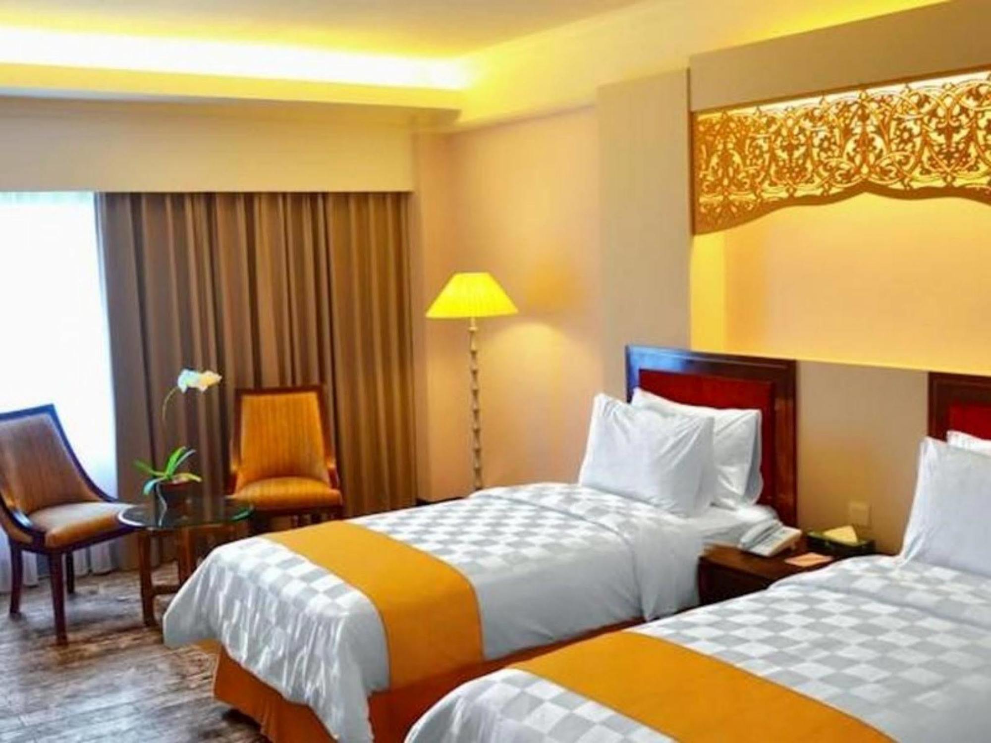 Kyriad Bumiminang Hotel Padang  Eksteriør billede
