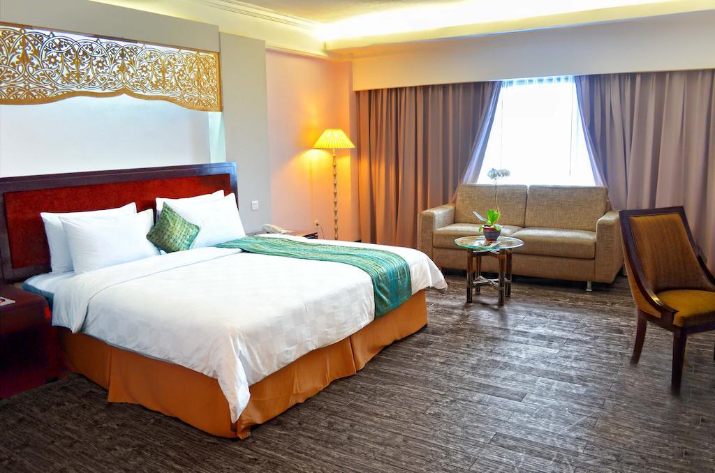 Kyriad Bumiminang Hotel Padang  Eksteriør billede