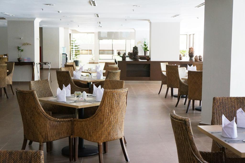 Kyriad Bumiminang Hotel Padang  Eksteriør billede