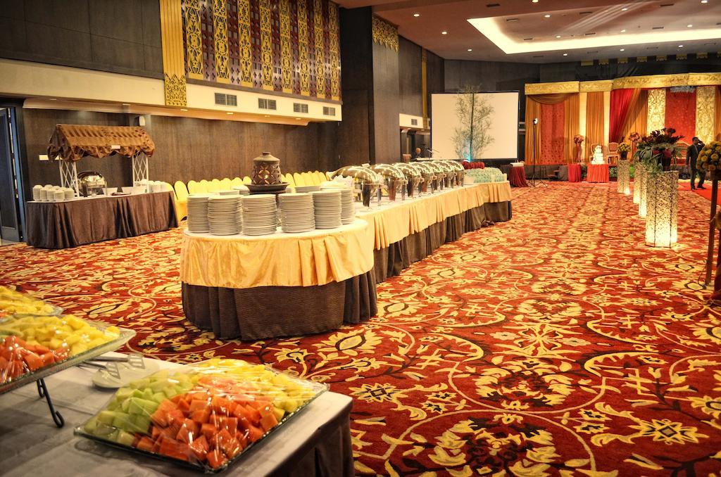 Kyriad Bumiminang Hotel Padang  Eksteriør billede