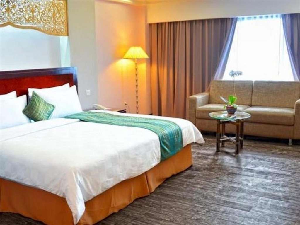 Kyriad Bumiminang Hotel Padang  Værelse billede